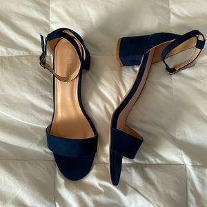 7.5 navy blue short block strap heels